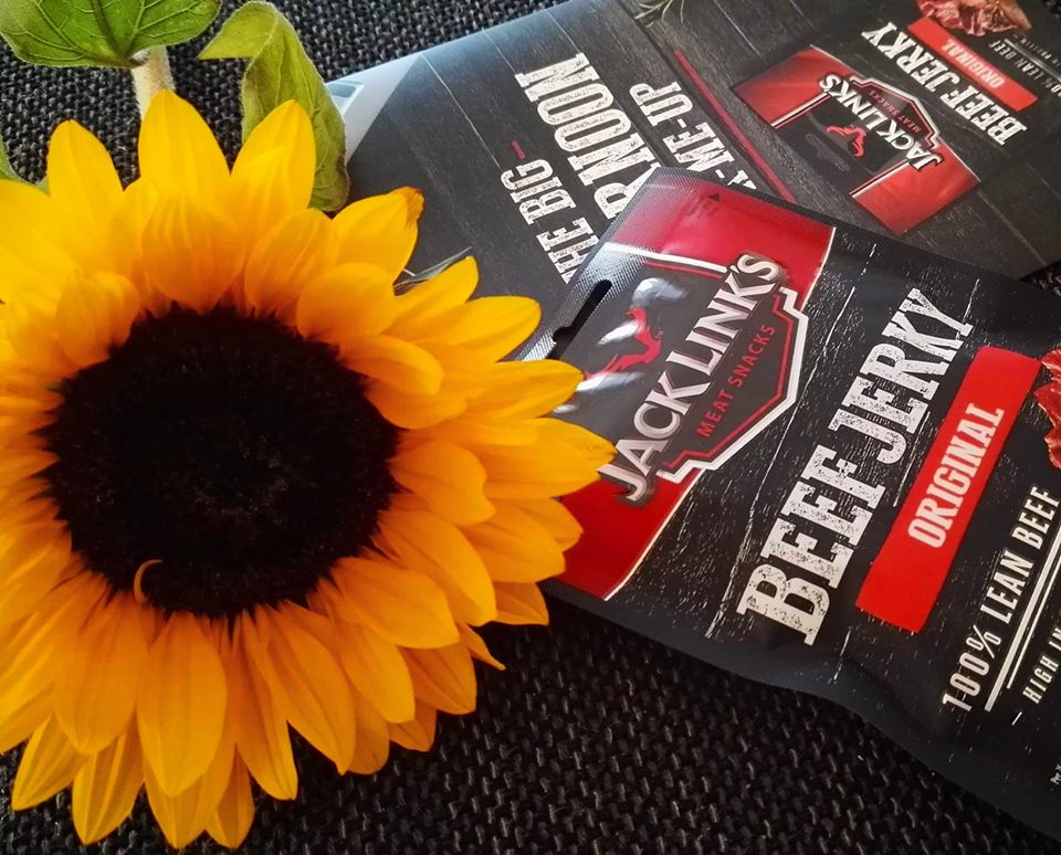 AsiaBeeJB's tweet photo. Kolejna paczucha wędruje w świat #trnd #nowyprojekttrnd #jacklinkspl #beefjerky #protein #siłownia #przekąska #przekąskagracza #siłowniawdomu #treningwdomu #smaczneizdrowe #smacznego #food #proteinsnack #biał https://t.co/jmqnHS29wp
