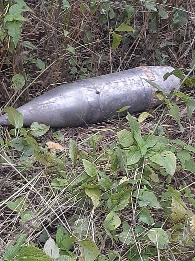 Purportedly a 122mm artillery round fired from an Azerbaijani D-30 howitzer that landed in Chinari. The Armenian MoD has claimed that Azerbaijan is shelling the town with 82 and 120mm mortars as well as artillery. 7/ https://vk.com/armenia_military_portal?w=wall-164246427_68739