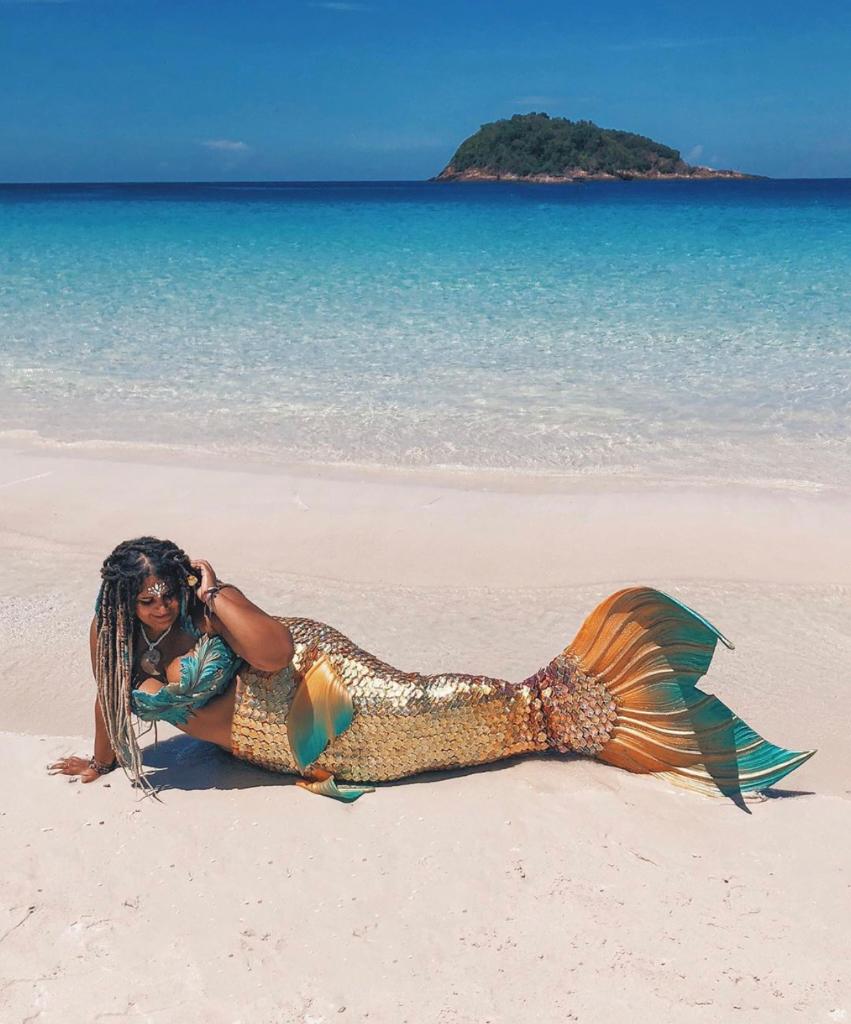 SirenTV's tweet photo. We’ve got our tails ready for #MermaidMonday. 
_________
Photo via: https://t.co/pe4qZq9htW https://t.co/Ucp0LRwZ1g