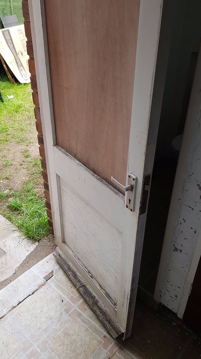 ClairsDoors's tweet photo. Hello
Before and after pictures of some composite doors fitted in walsall today #doorco #vertuoso #staffordshire #windowsdoors
01785 714554 https://t.co/FnAkQ0kRoB