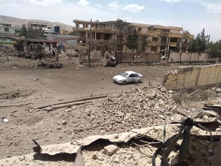 MasoudZaki3's tweet photo. چرا طالبان بر کشتن افراد ملکی افتخار میکند؟

حادثه تروریستی امروز در سمنگان که مسئولیت آن را طالبان به عهده گرفته، نشان میدهد که این گروه هیچ تعهدی در قبال توافق‌نامه صلح شان ندارند.
طالبان افراد بیگناه و شهروندان عادی را با موتربمب و گلوله به خاک و خون کشیدند.
#WhoAreTaliban https://t.co/vk9k3NEv4B