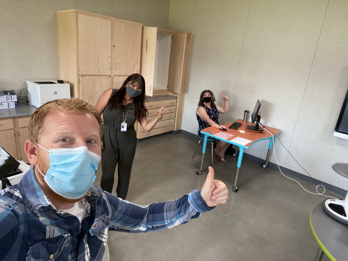 MLK_STEAM's tweet photo. The #teamMLK is ready to welcome our parents &amp; newest students for TK/Kinder enrollment! Come by today, the 14th &amp; 15th between 8:00am- 4:00pm to enroll! We're excited to meet you! #teamBCSD #teamSTEAM https://t.co/5jVhkAUQ1J