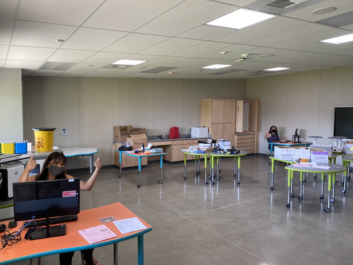 MLK_STEAM's tweet photo. The #teamMLK is ready to welcome our parents &amp; newest students for TK/Kinder enrollment! Come by today, the 14th &amp; 15th between 8:00am- 4:00pm to enroll! We're excited to meet you! #teamBCSD #teamSTEAM https://t.co/5jVhkAUQ1J