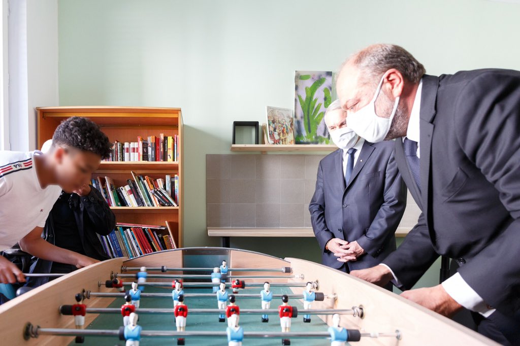 Au ministère, j’ai dit que je voulais garder le meilleur et changer le pire. Ce matin, j’ai visité un centre éducatif fermé qui accueille des jeunes mineurs condamnés, pour les faire travailler sur un projet personnel et les réinsérer.
Les éduquer plutôt que les emprisonner.