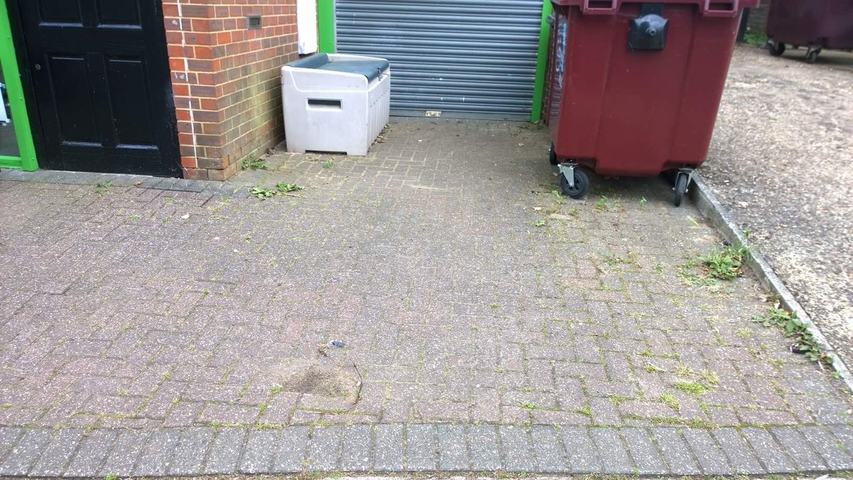 Please give <a href="/kevin_oaten/">DryCleanYourDrive</a> a follow or like/retweet this post. He’s started a new business up in Luton, dry cleaning driveways/forecourts. He recently cleaned our forecourt outside our sandwich bar. Fantastic job! drycleanyourdrive.co.uk