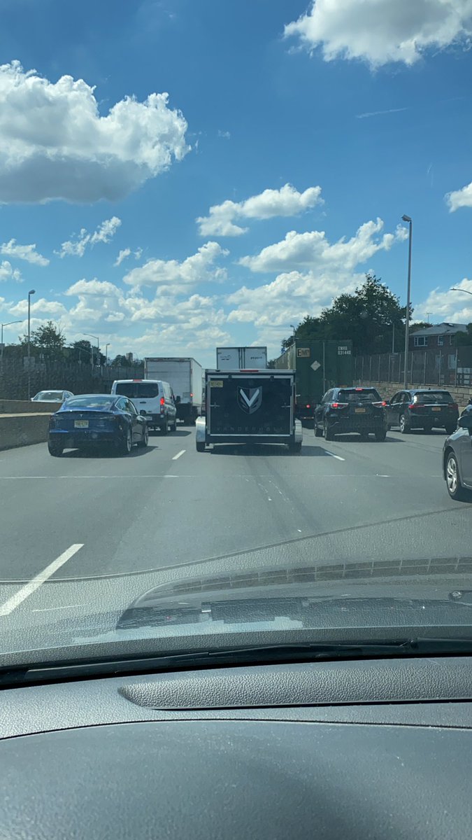 ItsZatty67's tweet photo. Sitting in traffic - don’t they know about Covid - Stay Home https://t.co/THlqT5it19