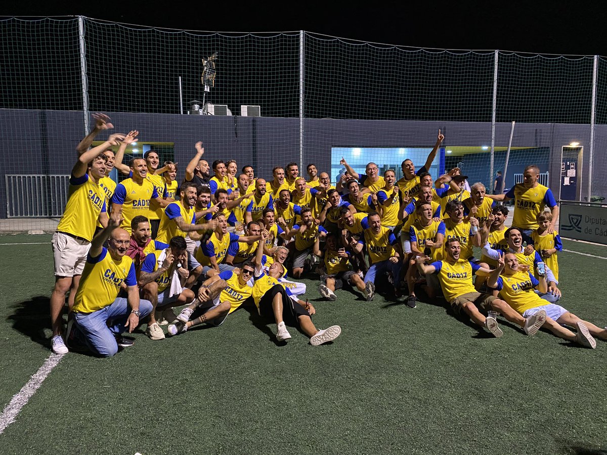 Pablo7Fdez's tweet photo. Porque a veces los sueños se cumplen...

GRACIAS a todos los que forman esta familia y han hecho esto posible. 

¡SOMOS DE PRIMERA @Cadiz_CF ! 

💛💙 #LLNSN #elcaminoaunsueño https://t.co/0fTpCGG1Hi
