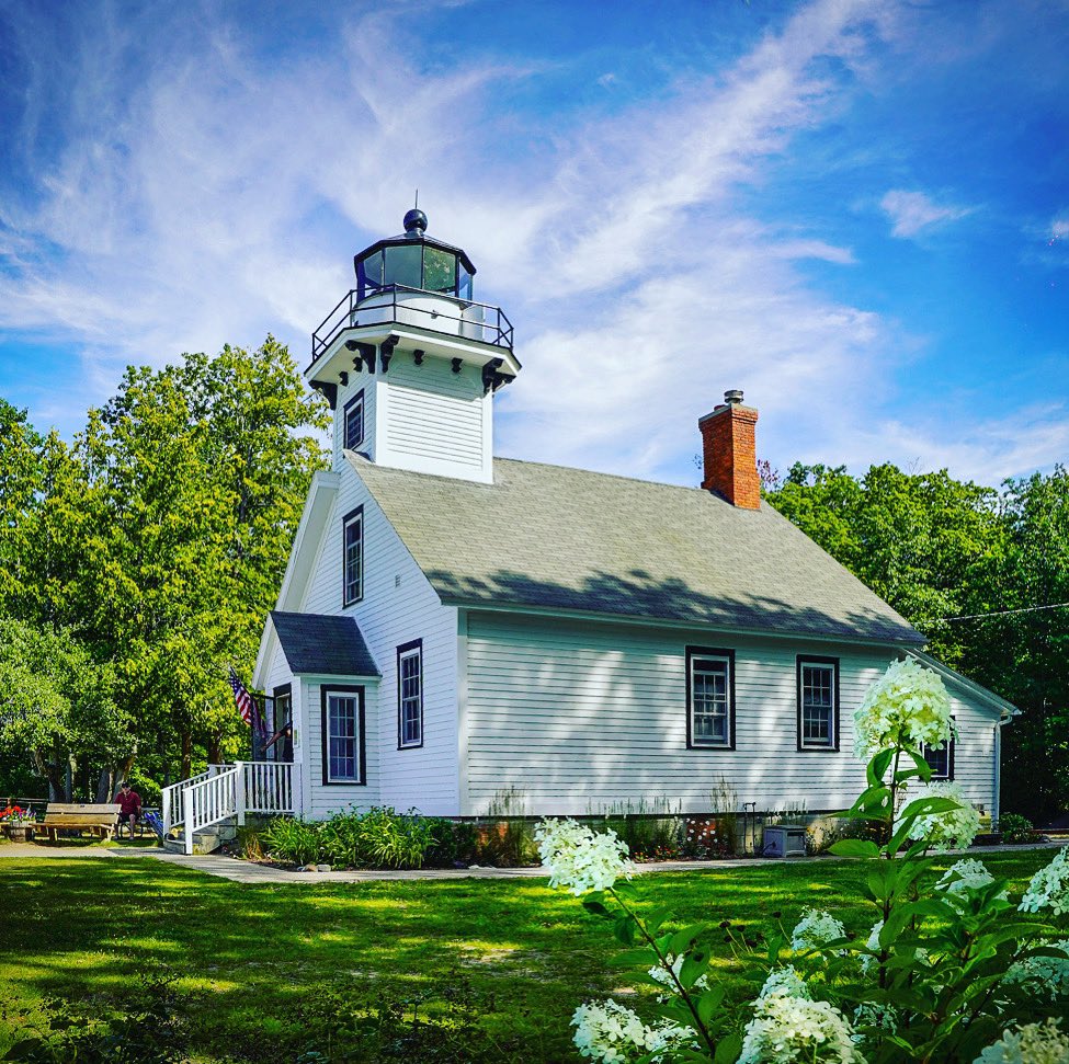 GTResort's tweet photo. The view of Mission Point a Lighthouse never fails to wow us! How did you spend your Traverse City Weekend?
.
#traversecity #gtresort #missionpointlighthouse #oldmissionpeninsula #nomi #puremichigan 📷 @wayward.focus https://t.co/RcQ2libKBl