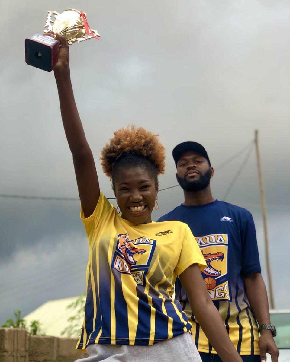 rymboxx's tweet photo. The other day, my friends at KADA KINGS Basketball Club played a match for us.
I was really hoping #TeamRym would win but they did not only lose woefully, the even had the guts to tell me that they wanted #TeamTutu to win cos if i win, nothing go commot! https://t.co/ilYUL9bT7M