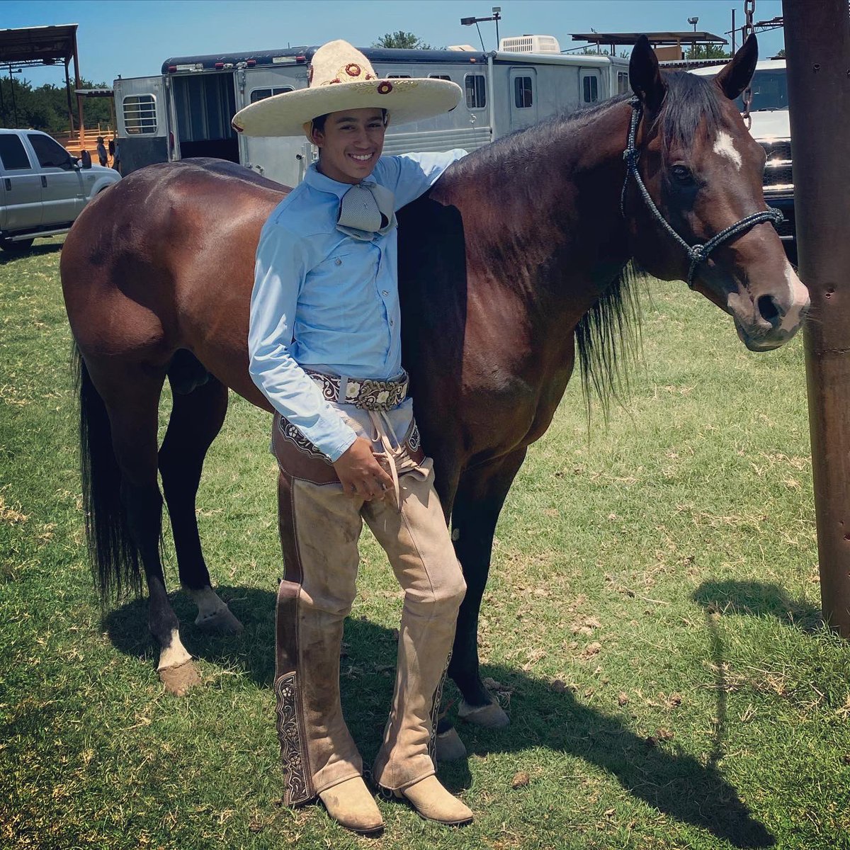 1alvarezeduardo's tweet photo. 🦦🦦 #R3A #manicero #charro https://t.co/INPpLgNzNC