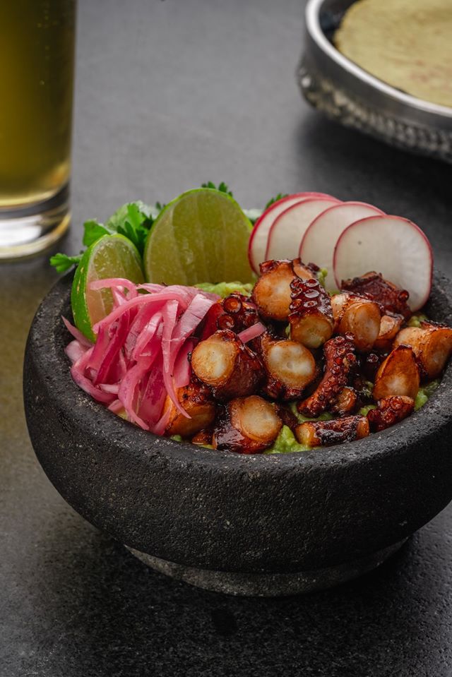 TravelersGuideToMX (@travelersmexico) on Twitter photo En <a href="/Porfirios_Rest/">Porfirio's</a> te esperan para ofrecerte lo mejor de cocina urbana con acentos contemporáneos mexicanos, como estas carnitas de pulpo. Reserva tu próxima comida en alguna de sus sucursales. Más información en su perfil.
#HOPETGM
#HOPERestaurantsMX En <a href="/Porfirios_Rest/">Porfirio's</a> te esperan para ofrecerte lo mejor de cocina urbana con acentos contemporáneos mexicanos, como estas carnitas de pulpo. Reserva tu próxima comida en alguna de sus sucursales. Más información en su perfil.
#HOPETGM
#HOPERestaurantsMX