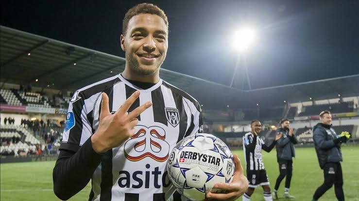 ST. Cyriel DessersNow rather surprisingly with KRC Genk, Cyriel Dessers had a quite unforgettable 19/20 season. With 15 league goals for Heracles Almelo, he was the highest scoring Nigerian in Europe's top 15 leagues. He was also named joint top scorer in the Eredivisie