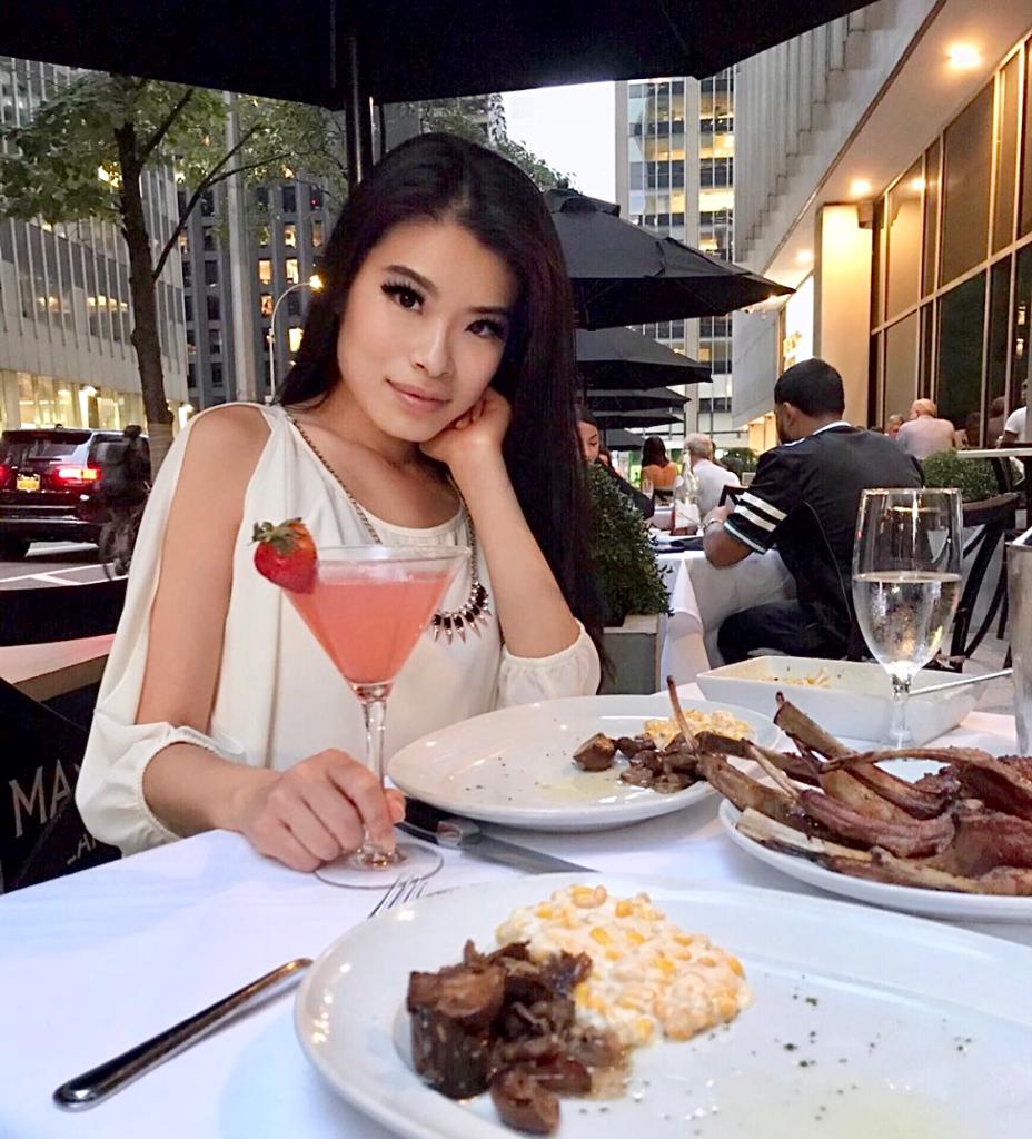 MastrosOfficial's tweet photo. This morning is Monday, this evening is martinis at Mastro's. 🍸📸:conniezen
#steak #steakhouse #raresteak #simplythebest #finedining #simplegoodness #goodeats #foodiegoals #foodie #foodgod https://t.co/oSoMf7ugO6