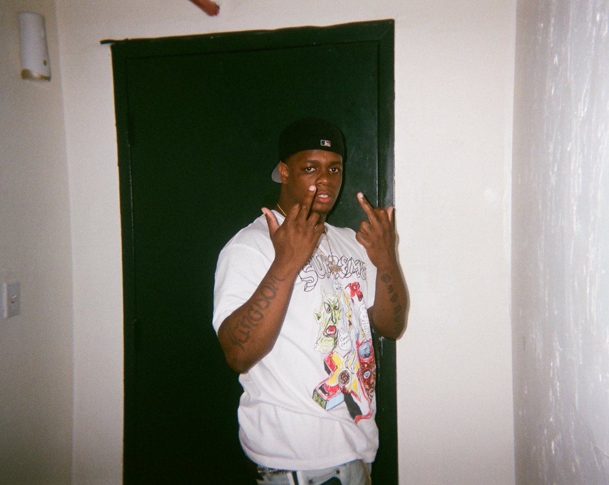IAmGioDee's tweet photo. Workin harder than Eva 🧳‼️ https://t.co/K0WejBLebV