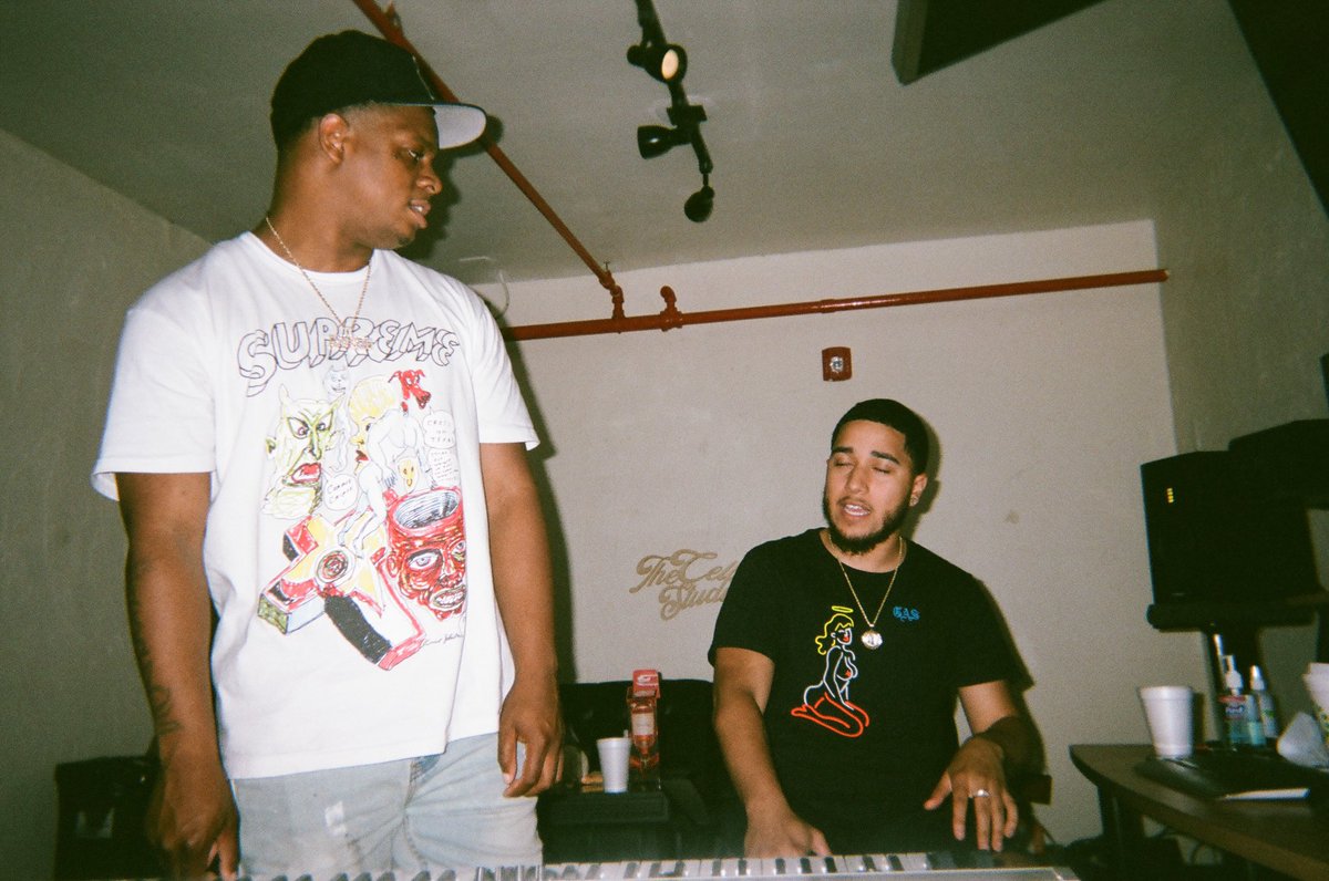 IAmGioDee's tweet photo. Workin harder than Eva 🧳‼️ https://t.co/K0WejBLebV