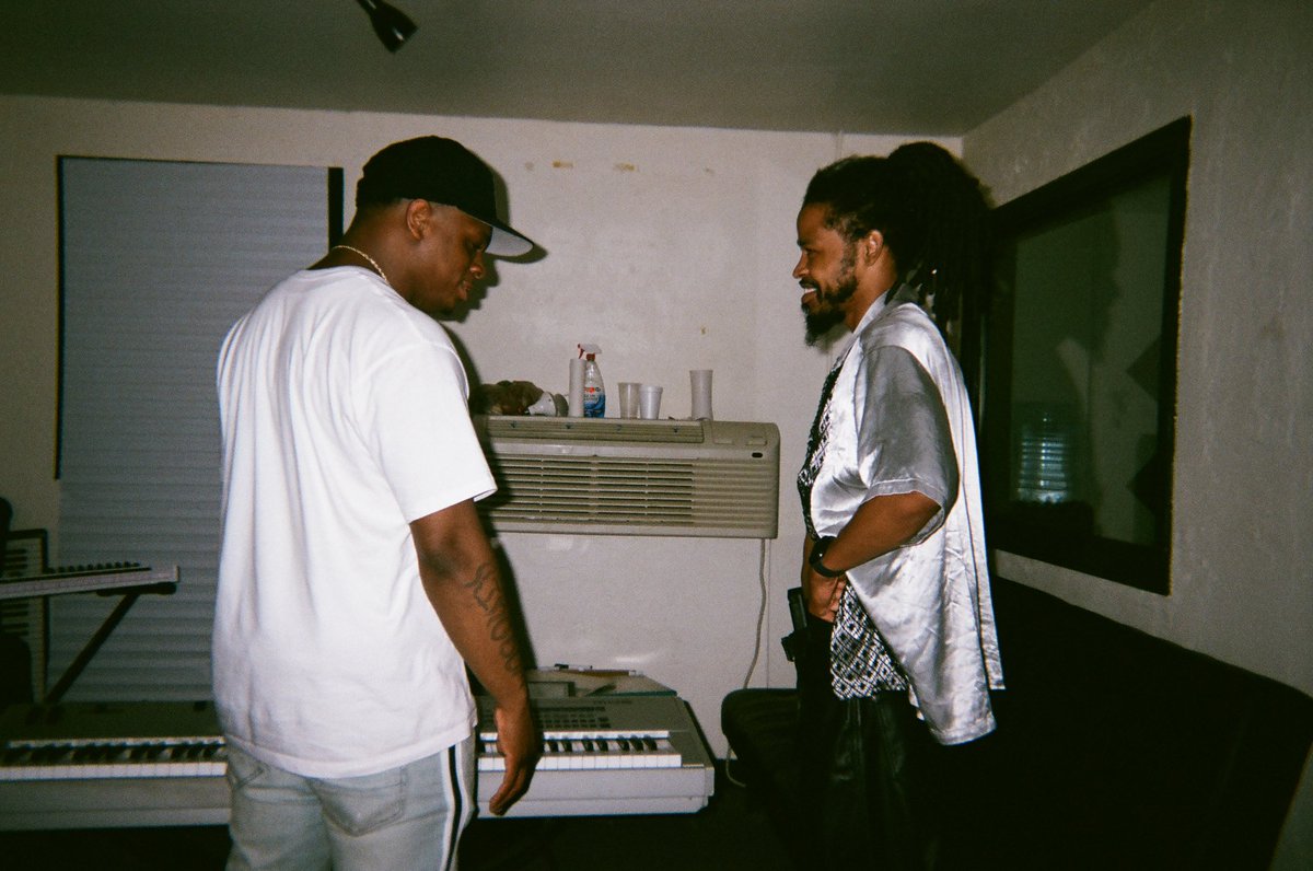 IAmGioDee's tweet photo. Workin harder than Eva 🧳‼️ https://t.co/K0WejBLebV