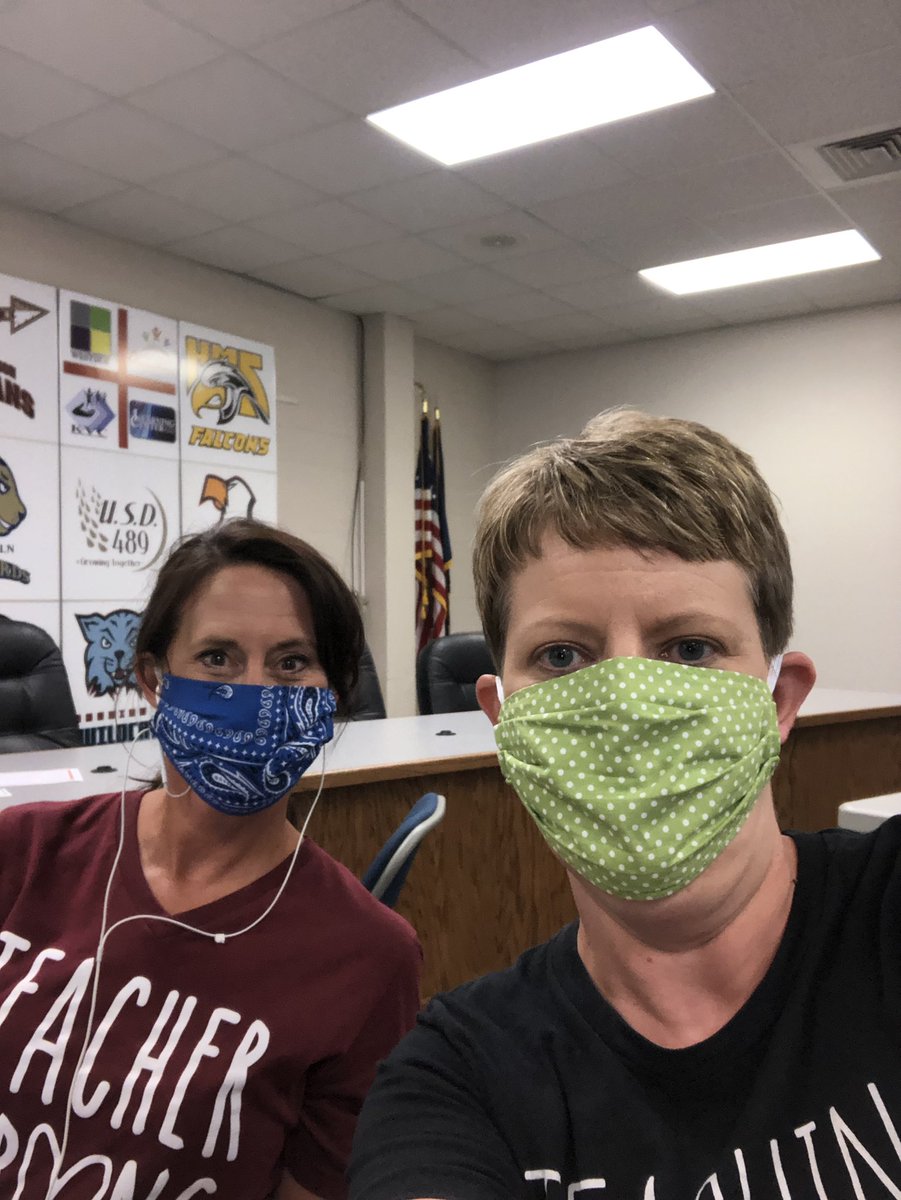 ddanielson73's tweet photo. Creating a Bitmoji classroom at “8 Days of Learning”!
@ginajojohnson  #8DaysHays https://t.co/LbvOlmYQOK
