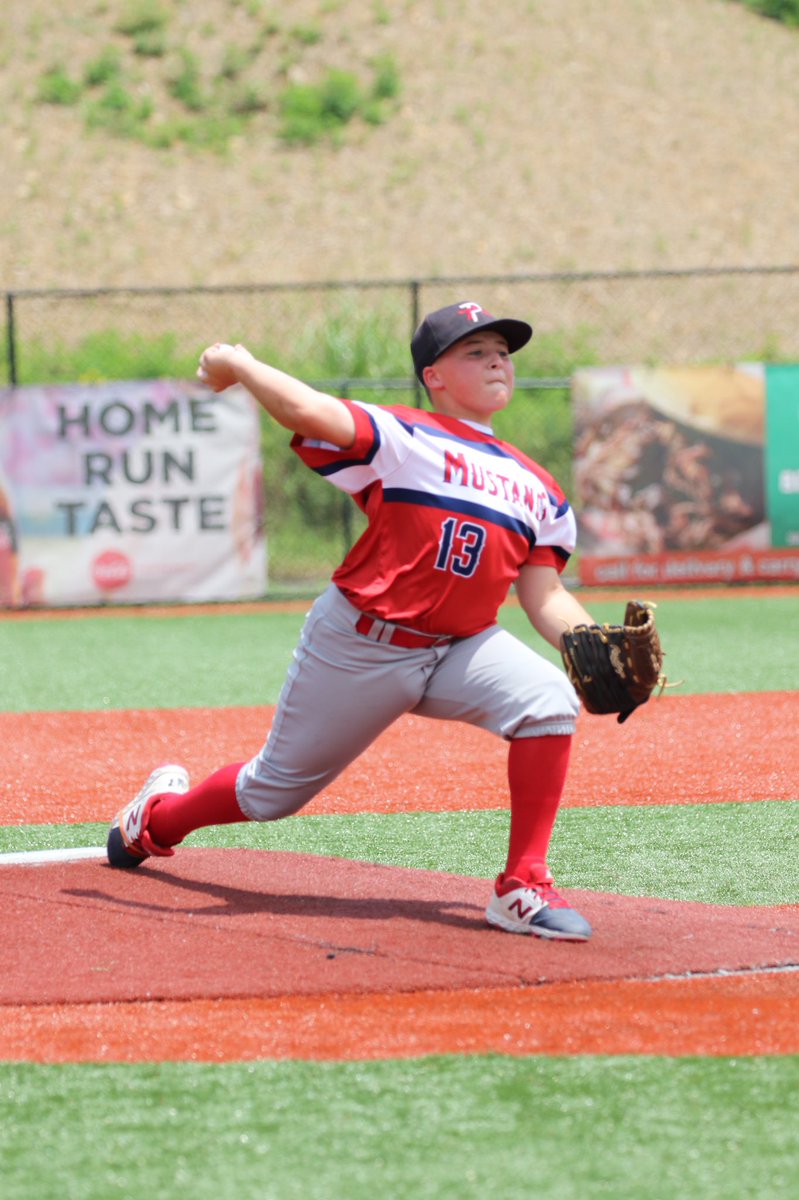 PoneBaseball13's tweet photo. Happy 13th birthday to my baseball loving boy. Officially a teenager! I love you Logan Easton- forever and always! Mommas boy! #Logster #Teenager #TimeFlies #MomOfTwoTeenagers #BasebalMom #HBD https://t.co/q1YpIR882Y