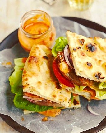 FoodrushR's tweet photo. Chicken Naan 🍗🥞
Visit my blog given in bio for recipe....
#foodlove #foodrushrecipe #foody #blogger #foodblogger #homemade #delicious #bread #naan #chicken #nonveg #chickenroll #butternaan #chickennaan #northindia #foodporn #RecipeOfTheDay https://t.co/TJNv6Fzl5k