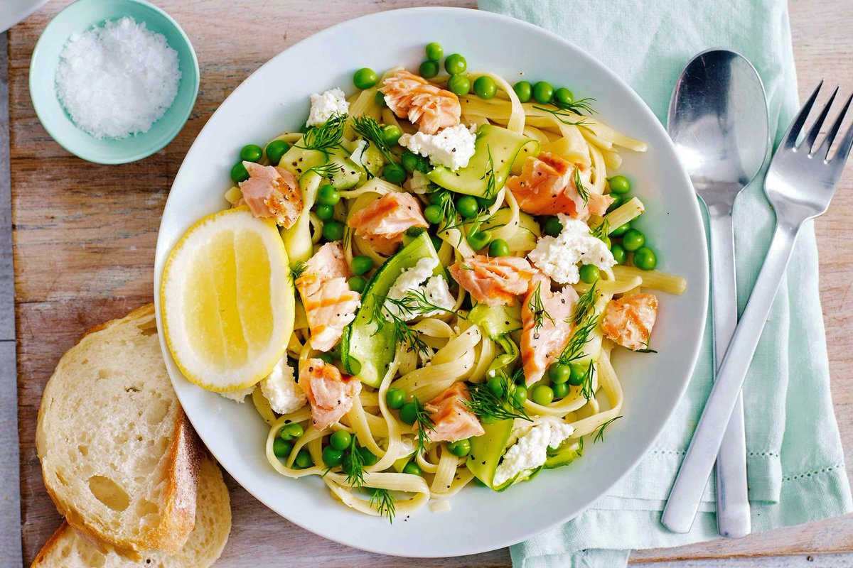 Pasta con salmon y aguacate