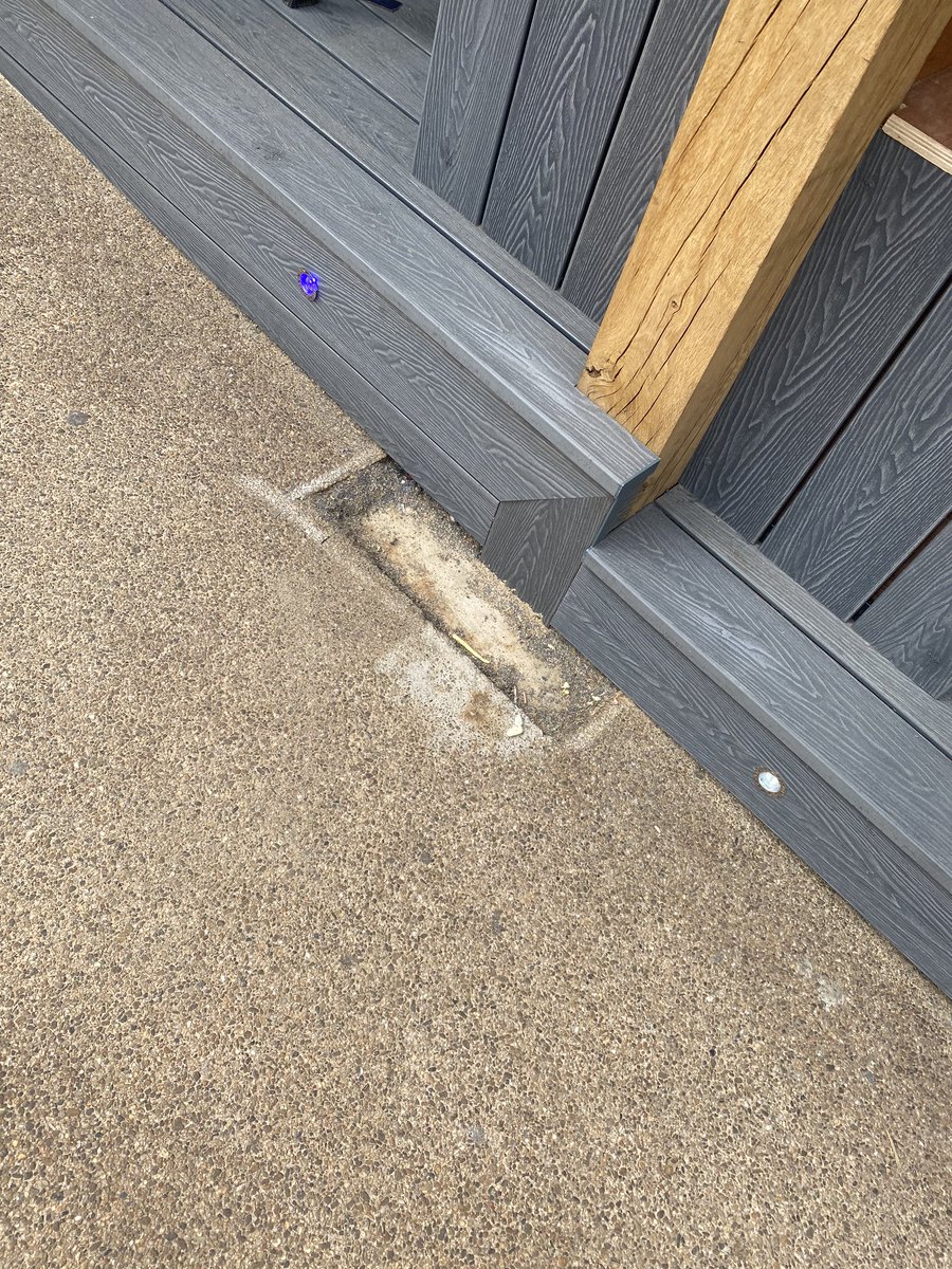 richwatkin's tweet photo. Any one local in @wrexham have access to bonded resin? Thanks in advance x https://t.co/R6vW6eg2Sd