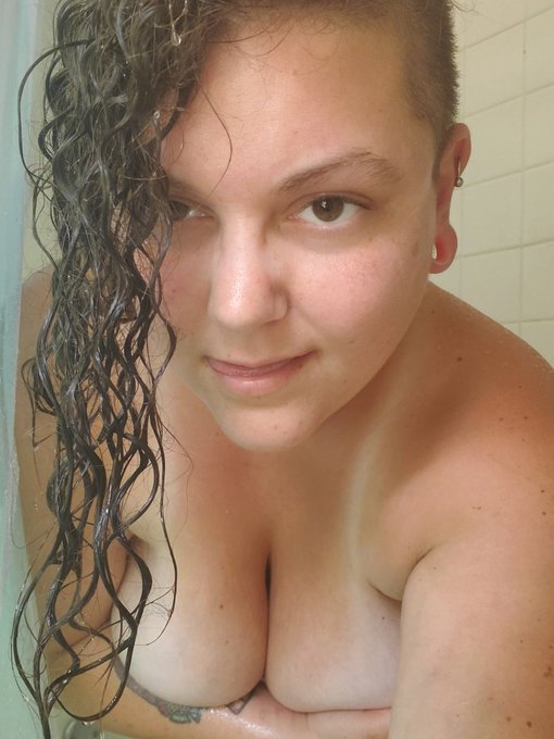 You know you want to DM to see more. #pay4play #finD #tribute #bbw #goddess #findomme #sellingcontent