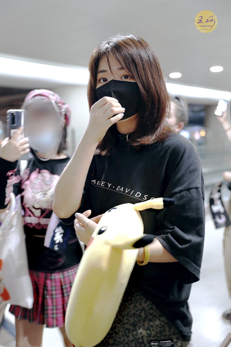 wk940910's tweet photo. #王柯 #创造营2020 
【0708  王柯虹桥机场接机图 PART2】
图🈲去水印🈲二改🈲商用 https://t.co/x67nG5X0MT