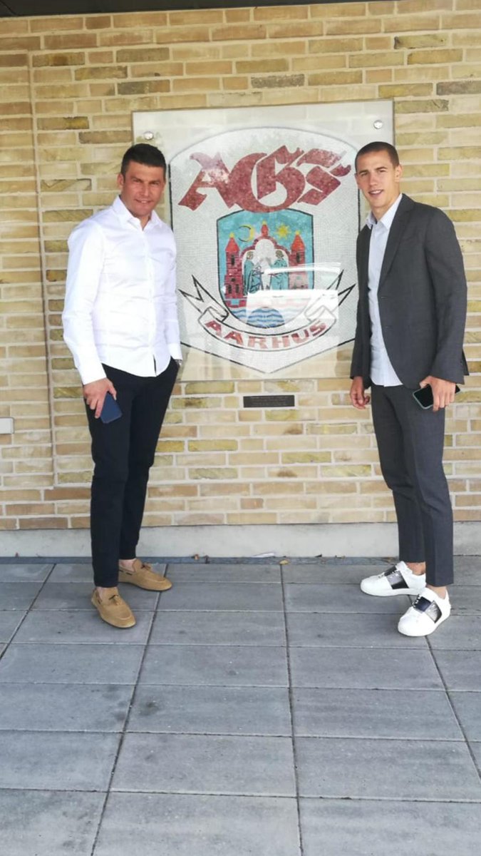 AarhusAgenten's tweet photo. Så må vi se hvad han kan ⚪🔵 https://t.co/EgI67nwLnF