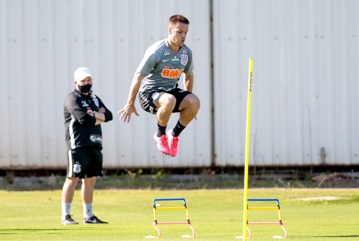 Corinthians's tweet photo. Início de mais uma semana de trabalho! 😎💪🏼

📸 Rodrigo Coca/Agência Corinthians 

#VaiCorinthians https://t.co/XvYdEJtpLq