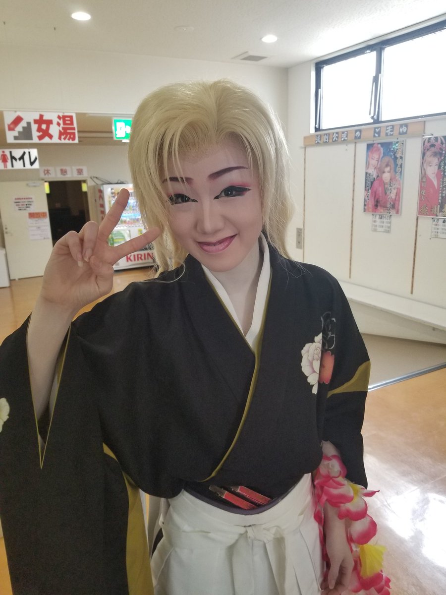 Myk__0305's tweet photo. #花組むらさき
送り出し https://t.co/ky9s9nbZKH