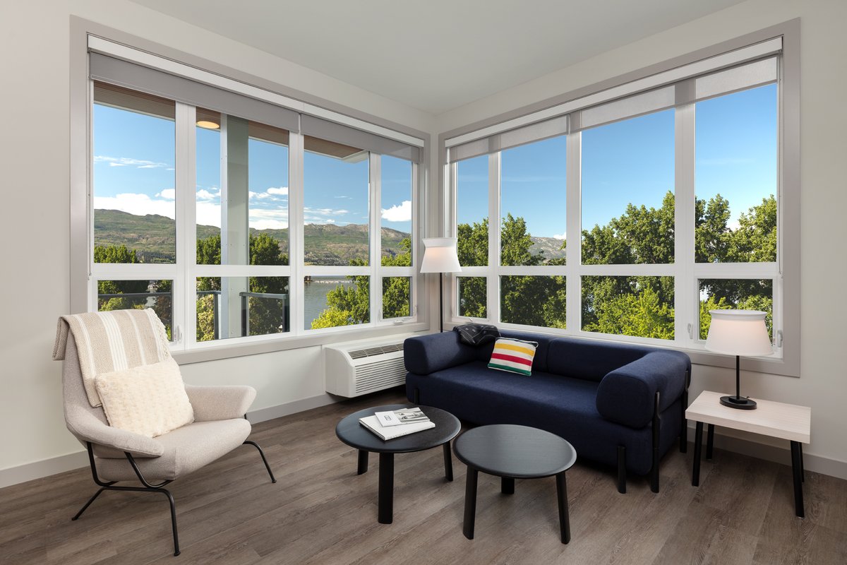 ShoreKelowna's tweet photo. Live in one of our light-filled, luxury residences &amp; wake up to a stunning valley landscape. Or, vacation with us and put your feet up in one of our beachfront suites. #TheShoreKelowna #LuxuryLiving #ShoreSuites #BeachfrontLiving #GyroBeach #LiveHere #VacationHere #Kelowna #YLW https://t.co/tI5nA93YD0