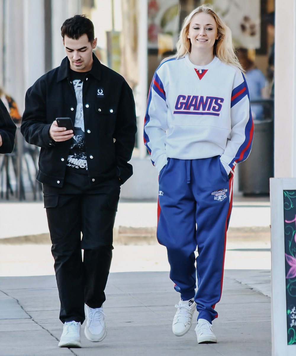joe jonas and sophie turner’s street style. that’s it. that’s the tweet.