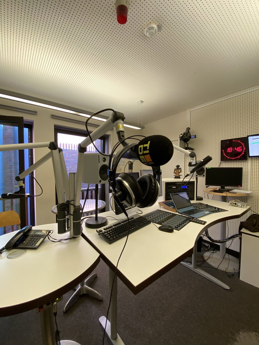 _hen_rik's tweet photo. The same procedure as every second monday.🎙 🎧 📻 #tidehh #hamburg #radio https://t.co/wRMVGVkNzI