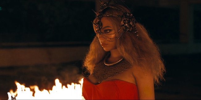 Headdress from House of Malakai:CL - The Baddest Female MV (2013)Beyoncé - Lemonade Visuals (2016)