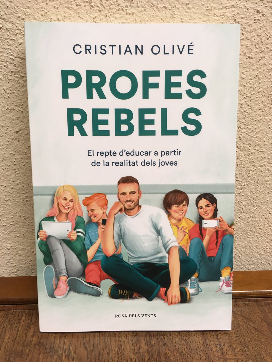 oscarmatiasr's tweet photo. A punt de començar #profesrebels i amb ganes d’aprendre i agafar idees noves 👌 Gràcies @xtianolive per la teva tasca docent 👏👏 https://t.co/gk88GicXr2