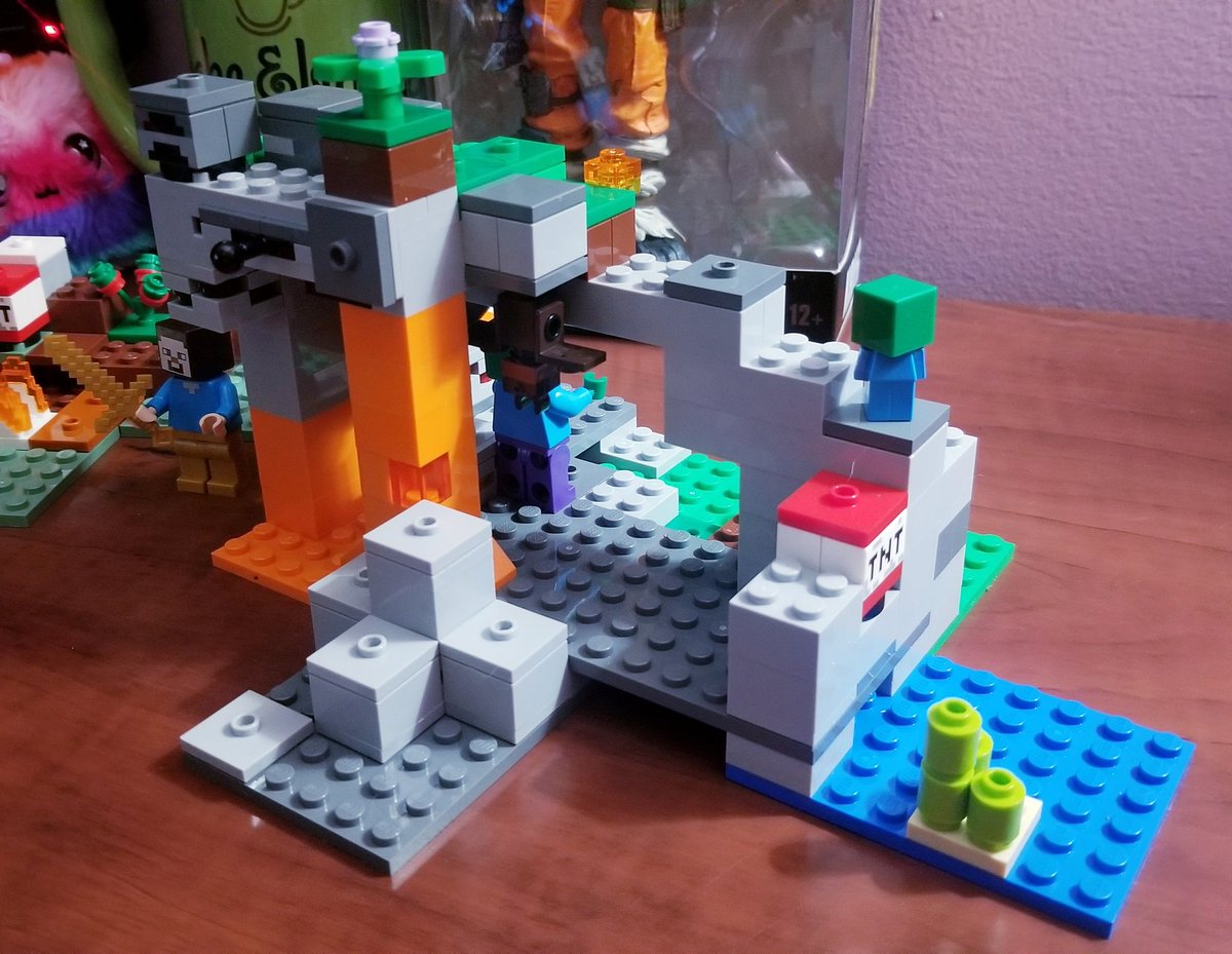 Devilish_QT's tweet photo. Okay, there's definitely some squealing going on. 🤣 #Minecraft #MinecraftAddicted #LegoMinecraft https://t.co/7cHCMM7qfZ