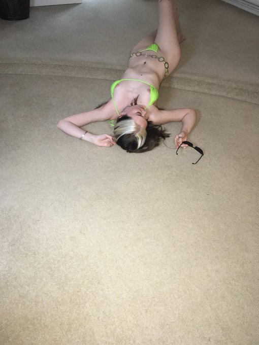 1 pic. ?Why would you NOT want to sub??

?$5 for a limited time, you better hurry!?

? https://t.co/HuVX97fiV2