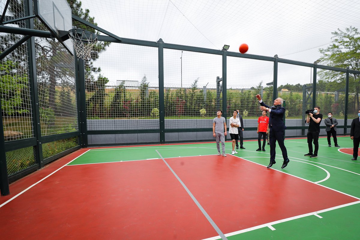 Gençlik ve Spor Bakanımız Sn. Mehmet Kasapoğlu ile birlikte Ümraniye Millet Bahçemizi gezdik, yapımı devam eden yüzme havuzumuzu ve spor tesislerimizi denetledik. Bakanımızdan sözü de aldık, yeni projelerle Ümraniye’yi sporun yeni merkezi yapacağız.