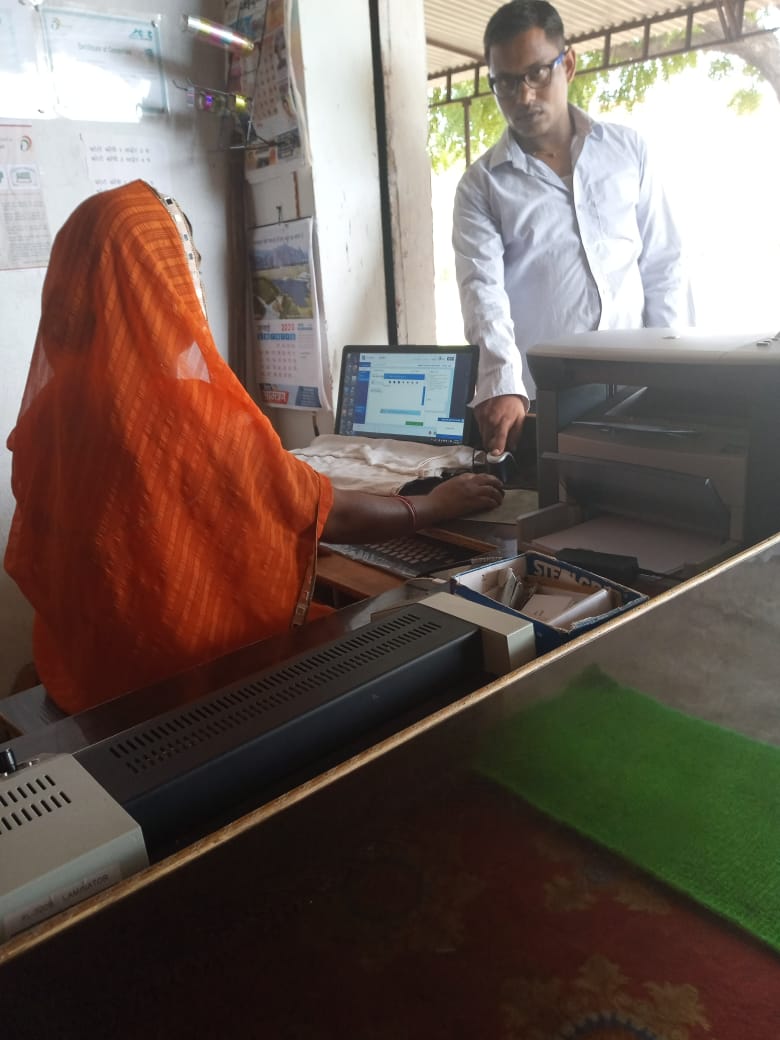 SLakshka's tweet photo. #CSCBalDiwas
सीएससी दिवस सप्ताह में
आज महिला दिवस के अवसर पर शिवपुरी जिले की SHG महिला VLEs द्वारा Digipay Registration के किये गये।
साथ Transaction कर लेन-देन किया गया
@dintya15
@kamleshbanjaria
@subodhmishracsc
@SanjayNagariya3
@LokeshKumarJo19
#cscmadhyapradesh https://t.co/ATDyQIjE8c