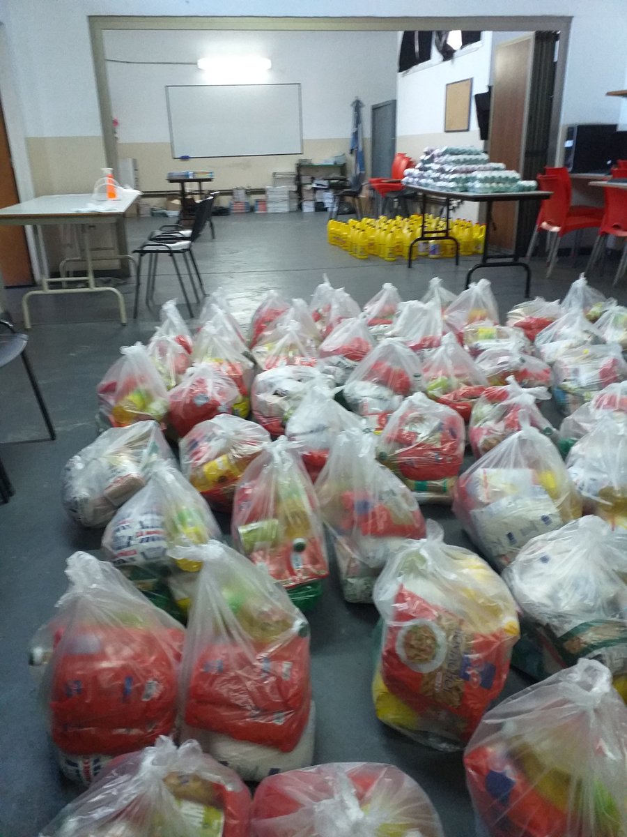 filo_uba's tweet photo. Continúa la campaña solidaria de #Filo ante el Covid-19 en articulación con @USolidarixs👐El sábado 11/7 se realizó una nueva entrega de alimentos, pañales, productos de limpieza, verduras y material didáctico en el #CIDAC Barracas. 

Cómo colaborar 👉 https://t.co/7lPdG2ox9P https://t.co/TiAYyGJbJk