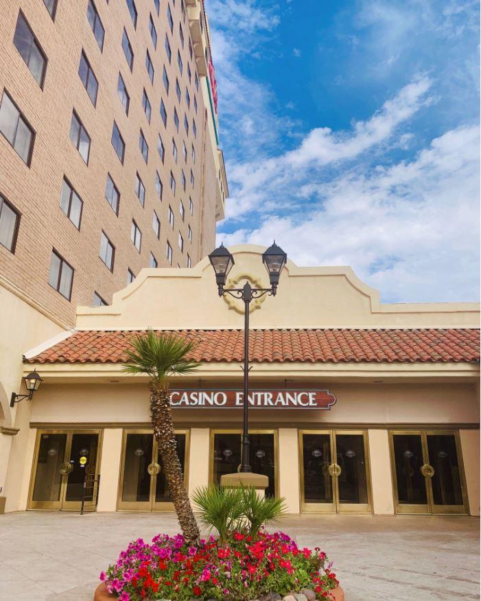 HarrahsLaughlin's tweet photo. Good morning!! ๐ #harrahslaughlin #laughlin #caesarsentertainment #caesarsrewards #bluesky #comeoutandplaysafe #progressivetablegames https://t.co/wQgbpTymHI