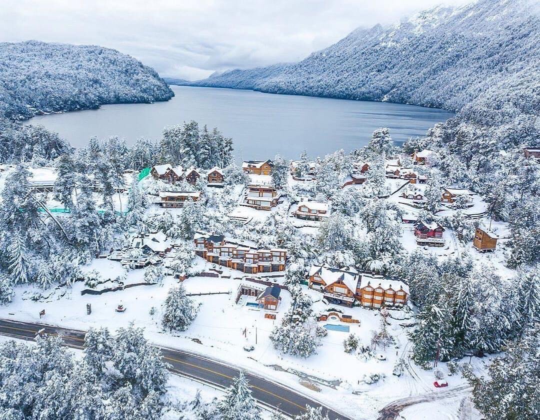 Villa La Angostura, Argentina 
Cómo en un cuento 🇦🇷💙🤍💙