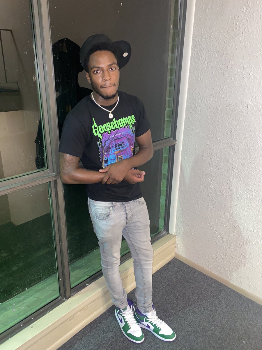 _djnell's tweet image. Ian been broke in a while 🗣💫
#LLGZZ
#LL500
#LLCASH
#LLNUT