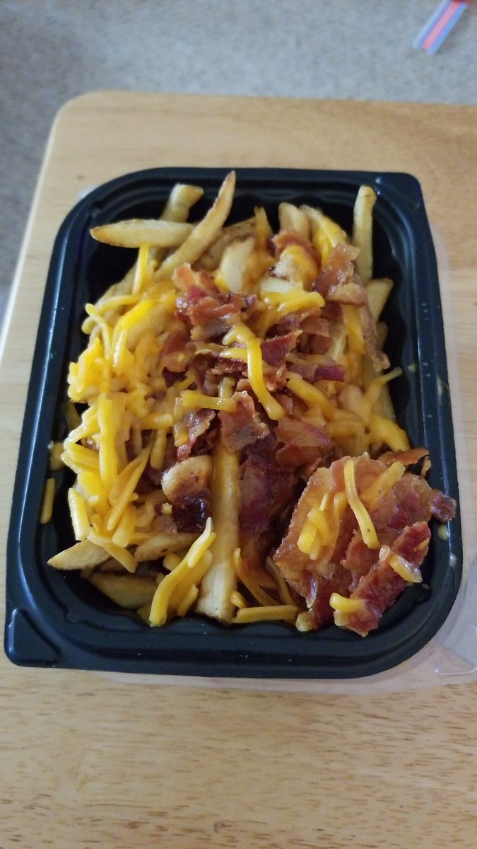 HBears12's tweet photo. @Wendys Out of chili today after I order chili-cheese fries.  So they substituted chili with bacon....just not the same.  🙄👎🏼 https://t.co/Fi3kQZdtaT
