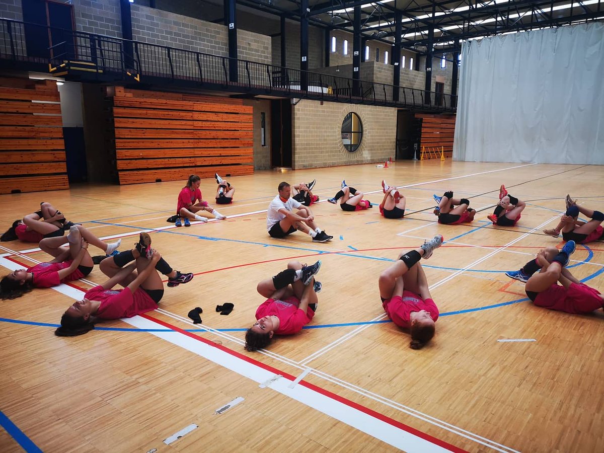 campusvoley's tweet photo. Día de adaptación de equipos, todos entrenando a tope!! 💪🏼🏐 https://t.co/xTxwTqK2kQ