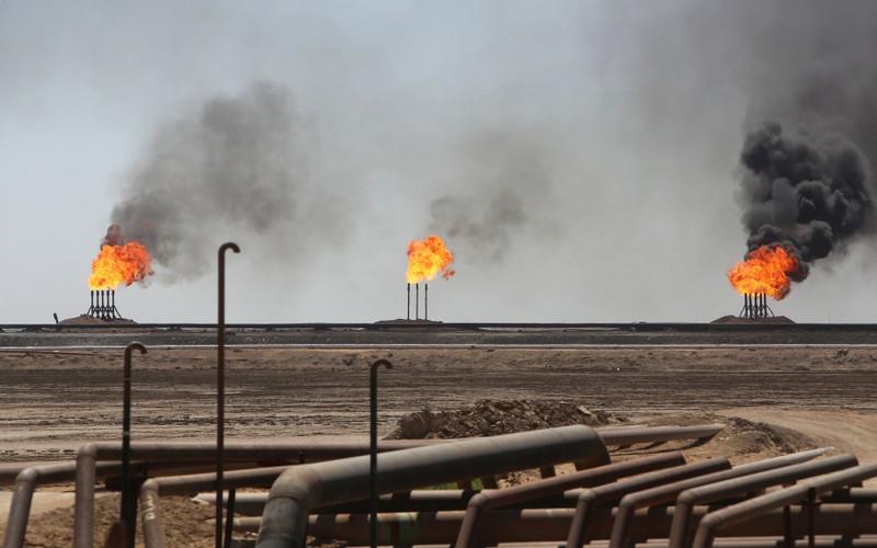 MarabaAliraq's tweet photo. Name: Zubair
Controlled by: Ministry of Oil (Baghdad).
Location: 20 km south-west of the city of Basra.
Discovery: 1949
Reserves: 4 billion barrels of oil
Developed by: Eni (32.81%), Kogas (18.75%), Maysan Oil Company (25%), South Oil Company (23.44%). https://t.co/rsyNPEEBGD