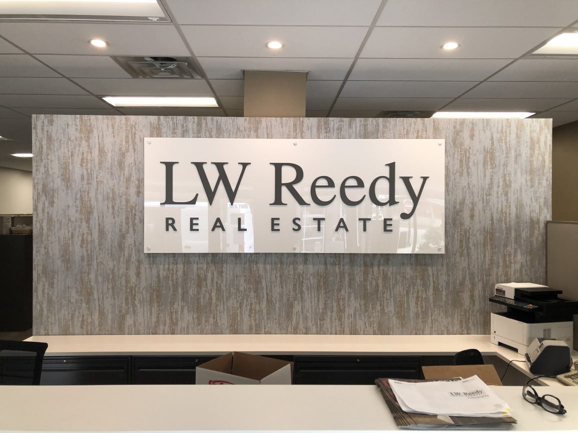MLE_BRAND's tweet photo. When LW Reedy asked #mleinc to create interior art &amp; signage for their remodeled real estate office, we jumped at the chance. Working with Larry and his designer was a fun, collaborative effort. Check out our before-and-after photos! ↔️ #smallbusinessisbigbusiness #beforeandafter https://t.co/qpsIO6VkfV