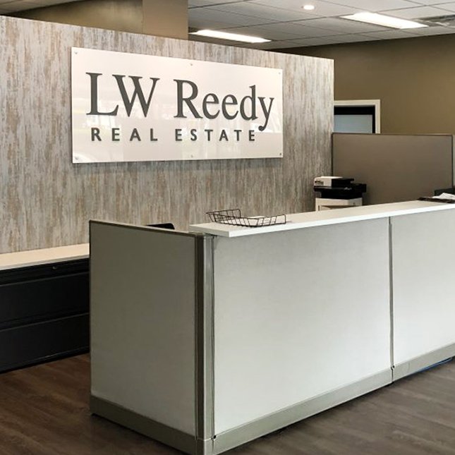 MLE_BRAND's tweet photo. When LW Reedy asked #mleinc to create interior art &amp; signage for their remodeled real estate office, we jumped at the chance. Working with Larry and his designer was a fun, collaborative effort. Check out our before-and-after photos! ↔️ #smallbusinessisbigbusiness #beforeandafter https://t.co/qpsIO6VkfV