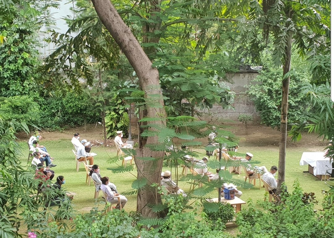 DCP South Delhi (@dcpsouthdelhi) on Twitter photo A 'Work' in the Park
Review meeting held with the senior officers of the district in times of #Covid_19 in the premises of the office
<a href="/CPDelhi/">CP Delhi #DilKiPolice</a> <a href="/LtGovDelhi/">LG Delhi</a> <a href="/DelhiPolice/">Delhi Police</a> A 'Work' in the Park
Review meeting held with the senior officers of the district in times of #Covid_19 in the premises of the office
<a href="/CPDelhi/">CP Delhi #DilKiPolice</a> <a href="/LtGovDelhi/">LG Delhi</a> <a href="/DelhiPolice/">Delhi Police</a>