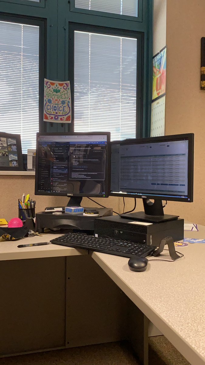 AHS_Thompson's tweet photo. First day back to the office. Finding out it is hard to type much with one hand. #RotatorCuffRecovery https://t.co/Myv3XmbhY0